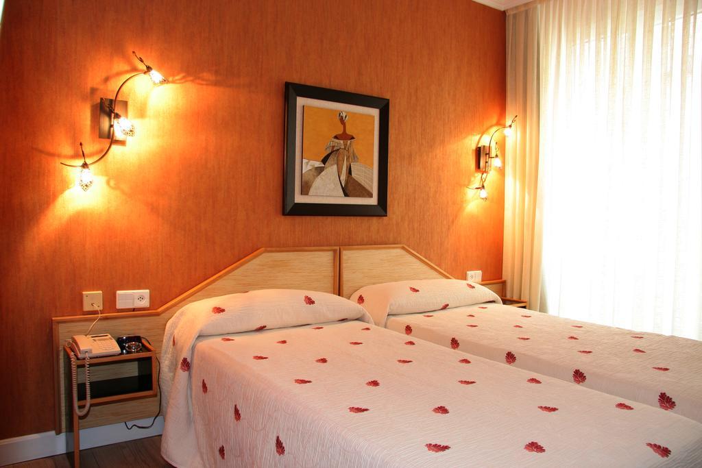 Hostal Paris Βαγιαδολίδ Δωμάτιο φωτογραφία